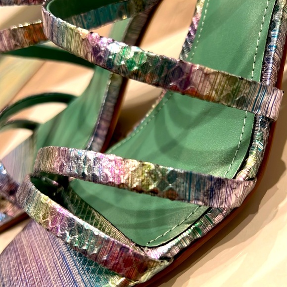 New Marc Fisher Iridescent Strappy Sandals 7.5 - Picture 7 of 8